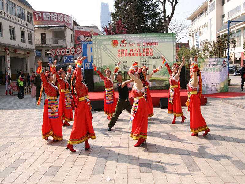 学雷锋、树新风、见行动，“同护碧水蓝天” 从云纺开头