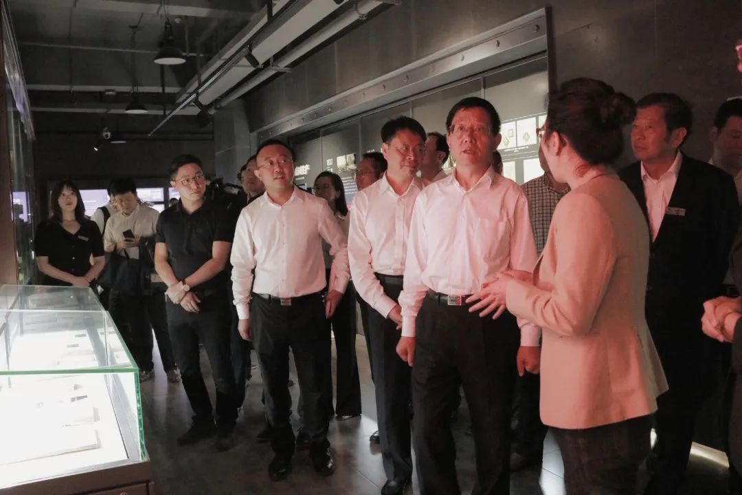 云南省委副书记王予波率调研组莅临云纺文创园,调研“云品荟”项目,参观云纺博物馆